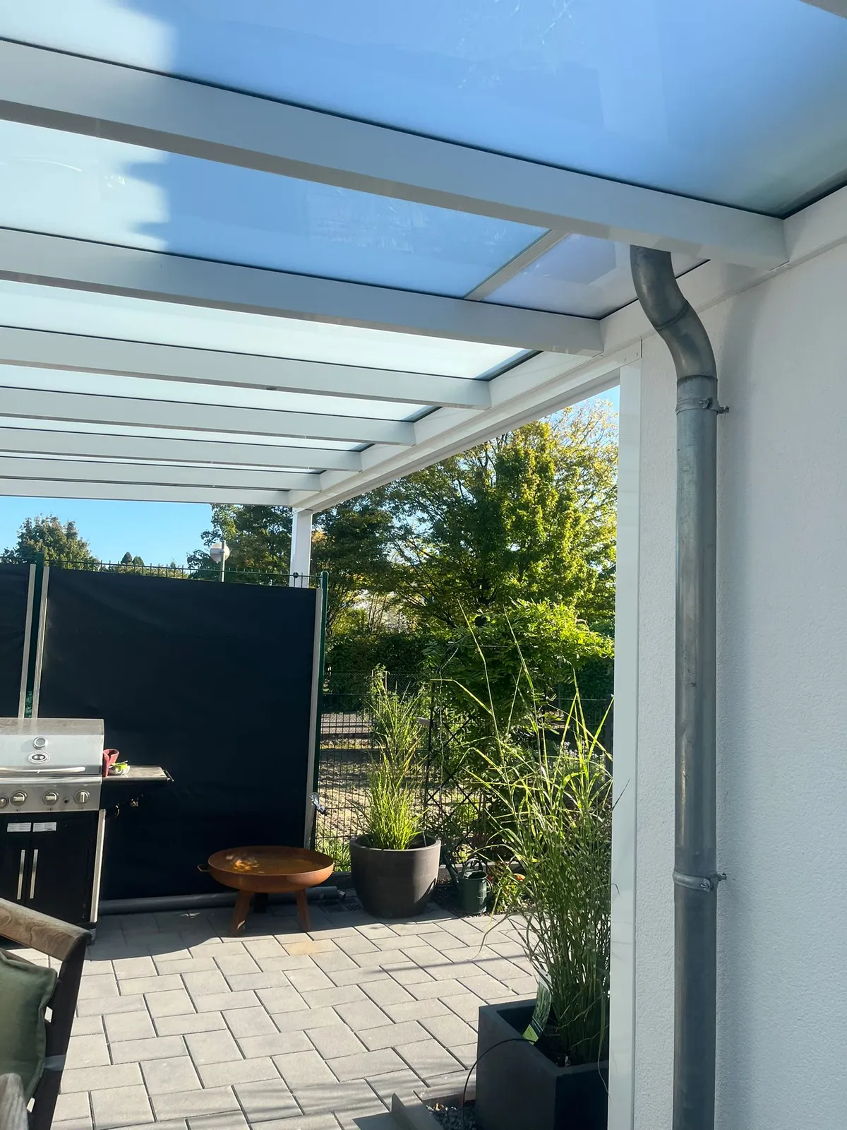 Überdachung mit Sichtschutz von InoTerra